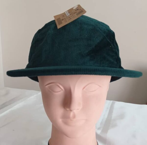 Casquette-Pull& Bear- velours côtelé fin-vert bouteille- Taille M( 56-58 cm)